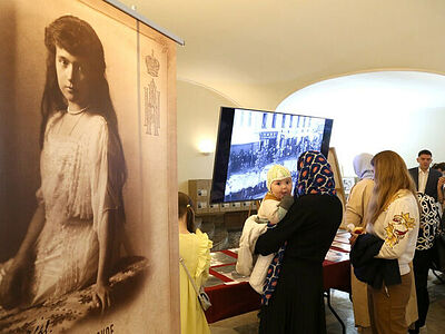 На Патриаршем подворье в Переделкине прошла выставка-лекция «Дарите любовь»