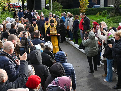 Ковчег с мощами святителя Луки (Войно-Ясенецкого) принесен в городские больницы и госпитали Санкт-Петербурга