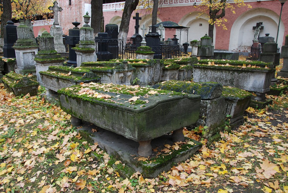 Старинные надгробия