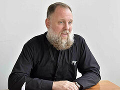 Orthodox priest honored for pioneering work in social entrepreneurship and community healing