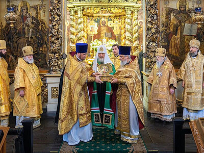 В год 100-летия блаженной кончины святителя Тихона состоялось всероссийское принесение мощей Патриарха Московского и всея Руси