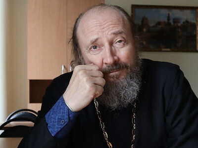 «Иду с крестом и думаю: “Бабушка за всех молилась – видать, и мне за родню молиться придется”»