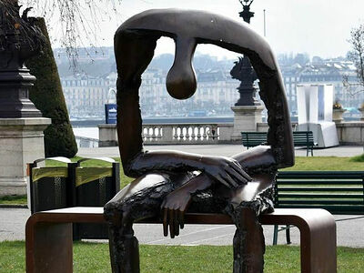 Дыра размером с Бога и освобождение от оков