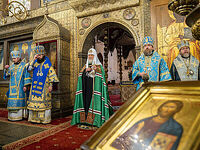 Божественная литургия в Патриаршем Успенском соборе Московского Кремля