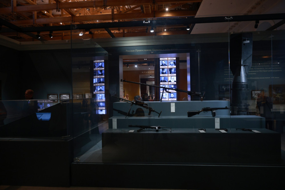 Зал 2. «Все для фронта — все для победы»