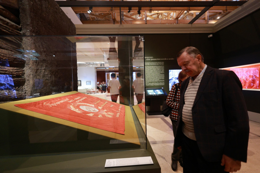 Знамя брянских партизан — «Десантно-партизанского отряда имени 25-летия Октября». 1942