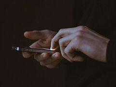 Prayer Amid Digital Noise: The Path to Consciousness in the Age of Notifications