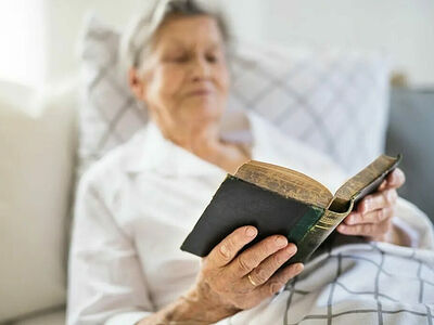 Говорят, на войне атеистов нет. А чем болезнь не война?..