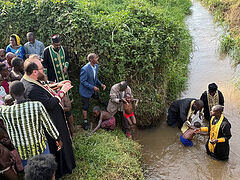 100+ members of non-canonical parishes baptized into Orthodoxy in Uganda