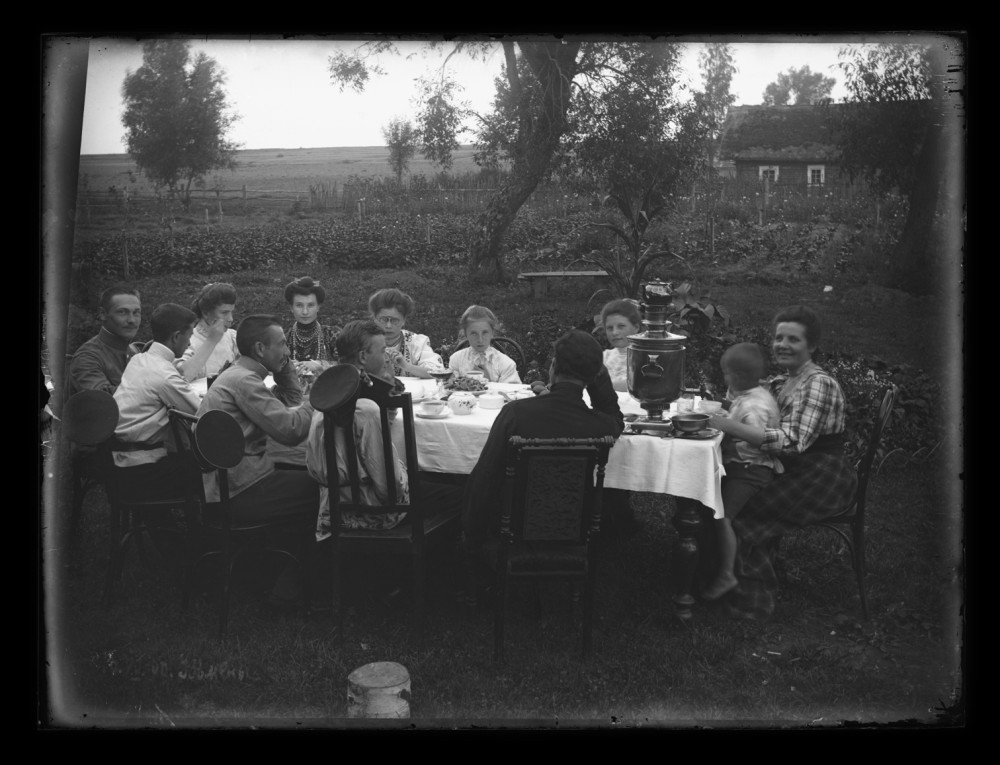 Чаепитие с гостями