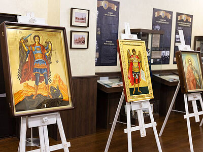 Синодальный отдел по взаимодействию с Вооруженными силами и правоохранительными органами передал Следственному комитету РФ иконы Архангела Михаила, небесного покровителя ведомства