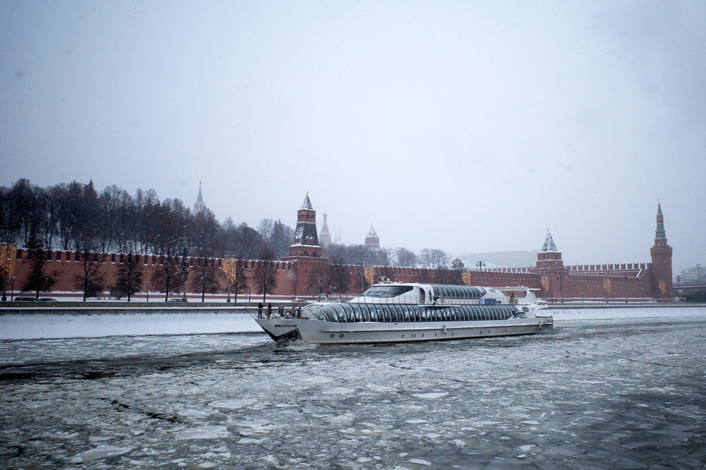 Το Κρεμλίνο της Μόσχας και το ατμόπλοιο «Φελιτσιτά» 