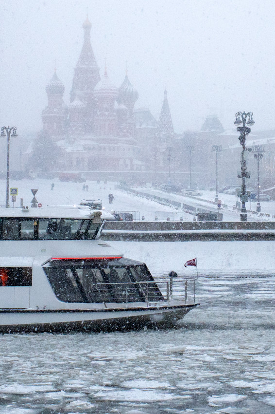Ο Ιερός Ναός του Αγίου Βασιλείου του δια Χριστόν Σαλού ή της Αγίας Σκέπης της Υπεραγίας Θεοτόκου επί της τάφρου  