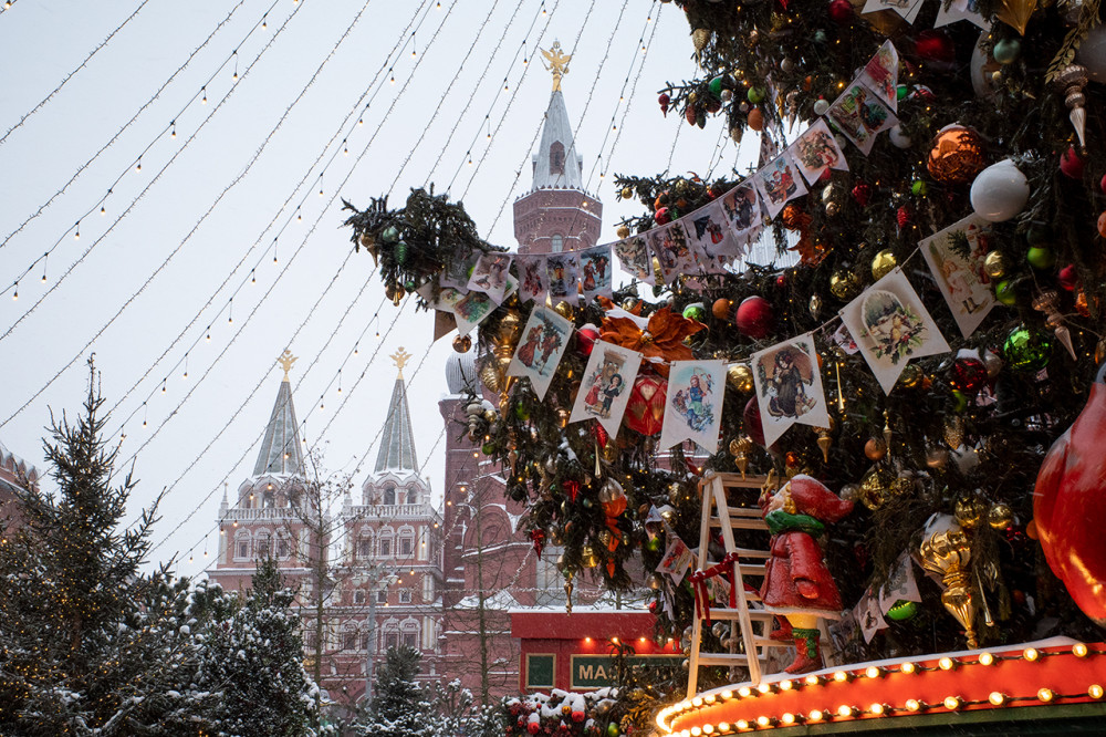 Οι Πύλες της Παναγίας των Ιβήρων από την Πλατεία Μανέζναγια 
