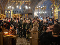 Тысячи студентов крымских вузов молились за ночной литургией в Татьянин день