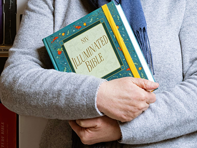 Почему на Западе скупают Писание, но пустеют храмы?