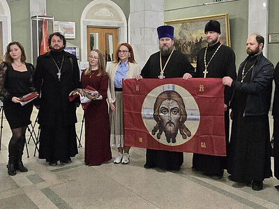 В Севастополе открылась выставка: "С Богом за Отчизну"