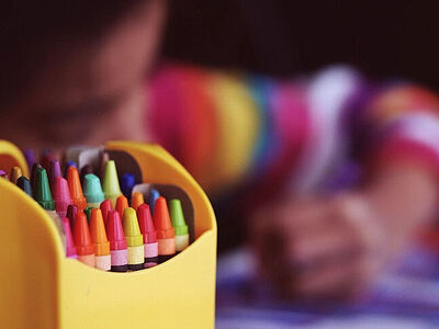 Теннесси: учитель первого класса лишился должности за отказ читать детям книгу на ЛГБТ-тематику