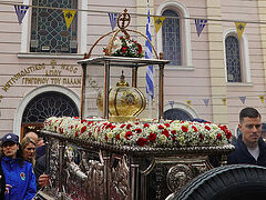 Relics of St. Gregory Palamas processed through Thessaloniki