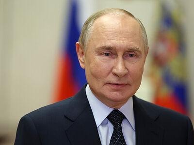 Президент Российской Федерации Владимир Путин поздравил Святейшего Патриарха Кирилла с 50-летием архиерейской хиротонии