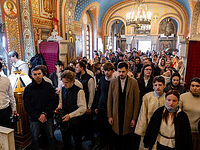 Божественная литургия в храме Воздвижения Креста Господня поселка Ливадия