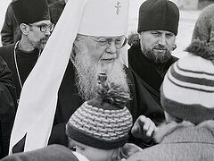 Больше сотни «приемных внучат»
