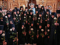 25 nuns tonsured at Ukrainian monastery on feast of the Akathist