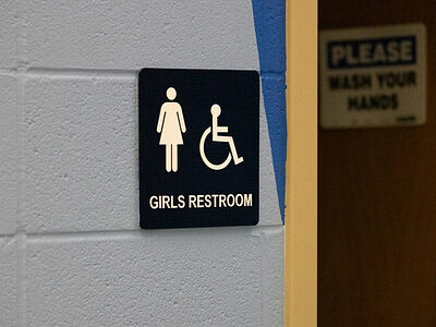 В Айдахо ввели расширенный запрет на использование трансгендерными мужчинами пространств, предназначенных для женщин