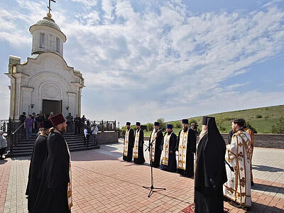 На Саур-Могиле совершена заупокойная лития в 81-ю годовщину Великой Победы