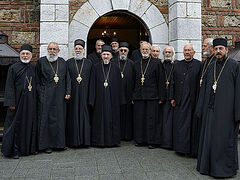 Canadian bishop celebrates Divine Liturgy at relics of St. Nikolai (Velimirović)