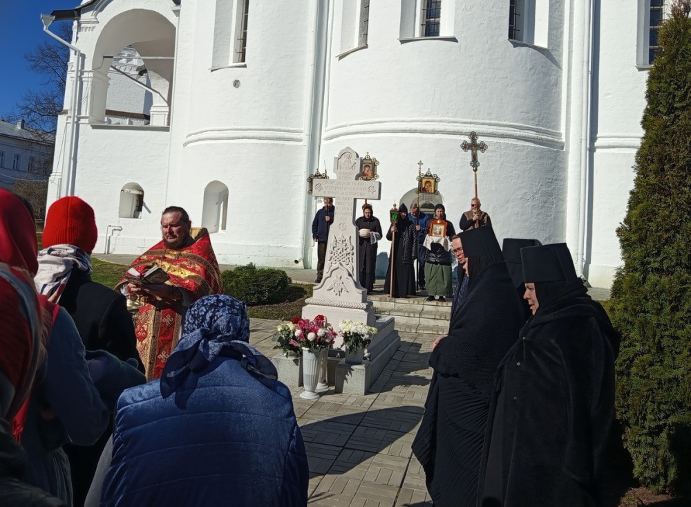 Покровский монастырь. Крестный ход.