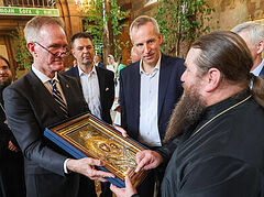 President Trump gifts icon to Russian Orthodox monastery