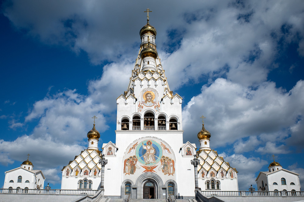 Центральный вход в Храм-памятник в честь Всех Святых