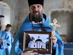 First Liturgy in 100 years in Nizhny Novgorod village church