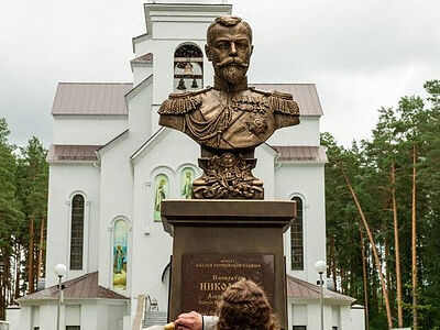 В Заречном состоялось торжественное освящение памятника святому царю-страстотерпцу Николаю II