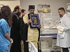 Hawaiian icon blesses hospital patients in Bulgaria