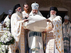 Local canonization services proclaim holiness of 4 Romanian women