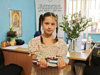 Патриаршая гуманитарная миссия закупила и передала 920 школьных наборов для детей в зоне конфликта