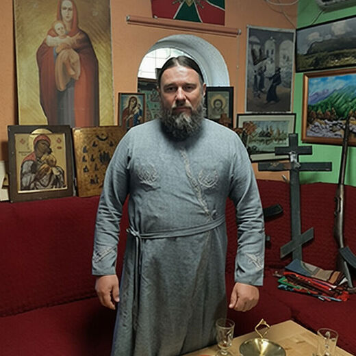 Свештеник на линији фронта: без оружја, али с вером