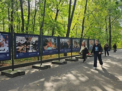 В парке «Фили» в Москве открылась фотовыставка, посвященная благотворительным проектам Церкви