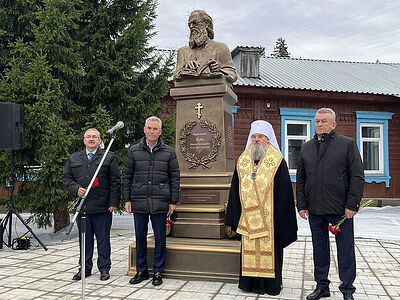Глава Красноярской митрополии освятил памятник святителю Луке (Войно-Ясенецкому) в поселке Большая Мурта