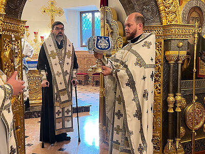 Митрополит Горловский Митрофан принял участие в богослужении в праздник Покрова Пресвятой Богородицы в Богоявленском кафедральном соборе