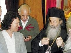 Jewish Delegation Apologizes to Greek Orthodox Patriarch for Ultra-Orthodox Spitting