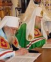 Именно подвиг новомучеников преодолел разделение двух частей Русской Церкви 