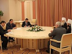 Metropolitan Hilarion of Volokolamsk and Metropolitan Vikenty of Tashkent and Central Asia meet with President of Tajikistan