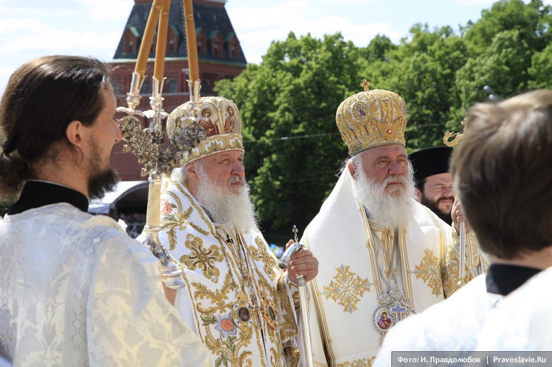 Святейший патриарх Московский и всея Руси Кирилл и Блаженнейший Архиепископ Афинский и всей Эллады Иероним