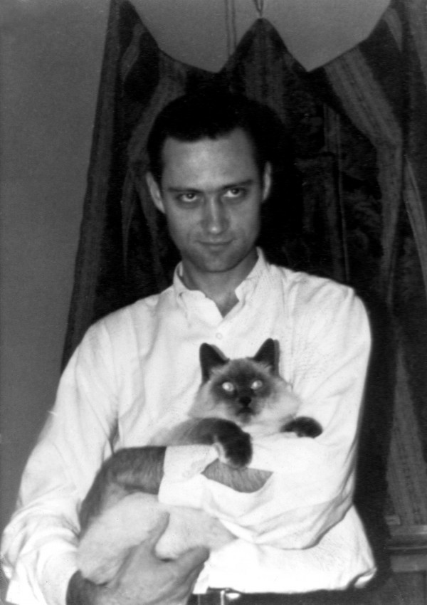 Евгений Роуз с котом по кличке Александр. Сан-Франциско. Начало 1960-х гг.